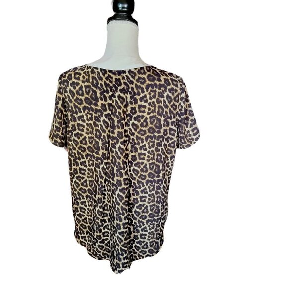 Chelsea & Theodore Short Sleeved Brown Animal Print Blouse in Size Medium - Picture 2 of 4